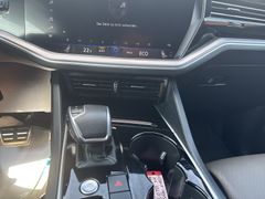 VW Touareg 3.0 TDI R-Line 4M Navi Fahrass Ahk Luft VW Touareg 3.0 TDI R-Line 4M Navi Fahrass Ahk Luft