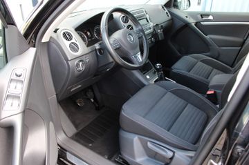 Volkswagen Tiguan - 11