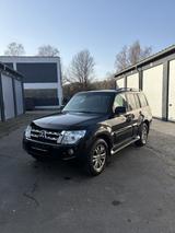 Mitsubishi Pajero 3.2 DI-D Instyle 7-Sitzer - Mitsubishi Pajero: Instyle