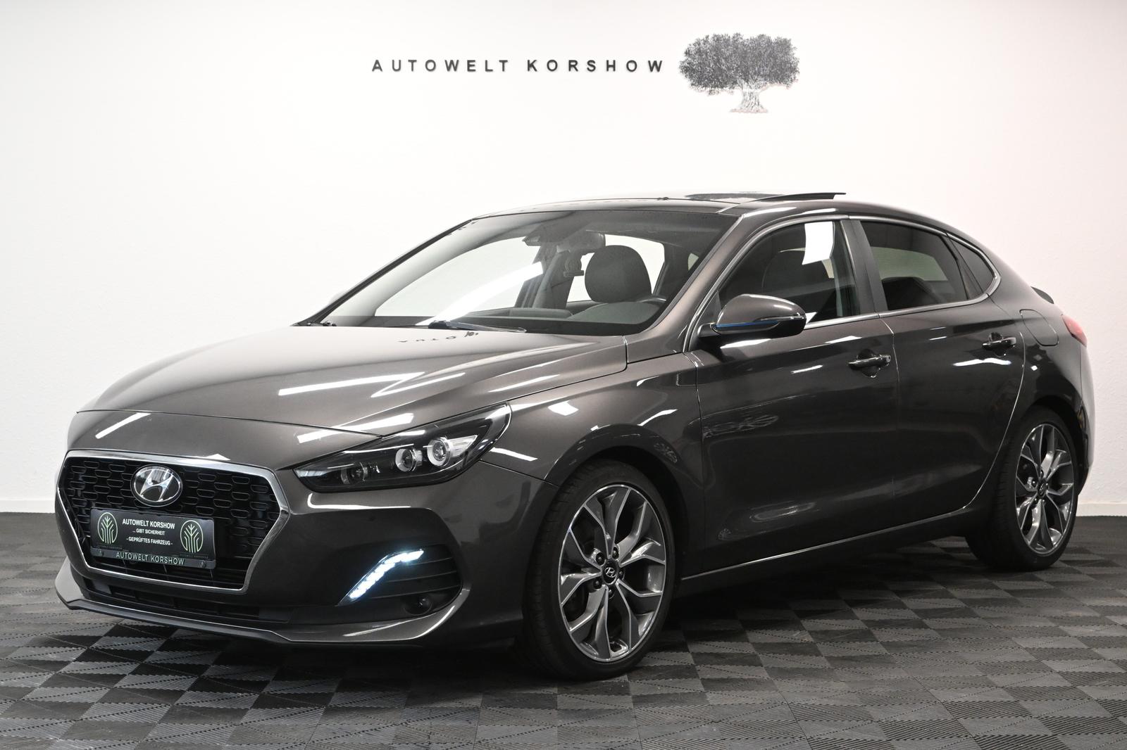 Hyundai i30 Premium *KAMERA*KESSY*LENKRADHZ*SHZ*CARPLAY