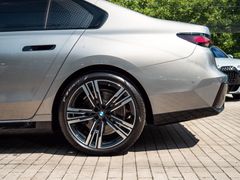 BMW 740 – 8 / 35