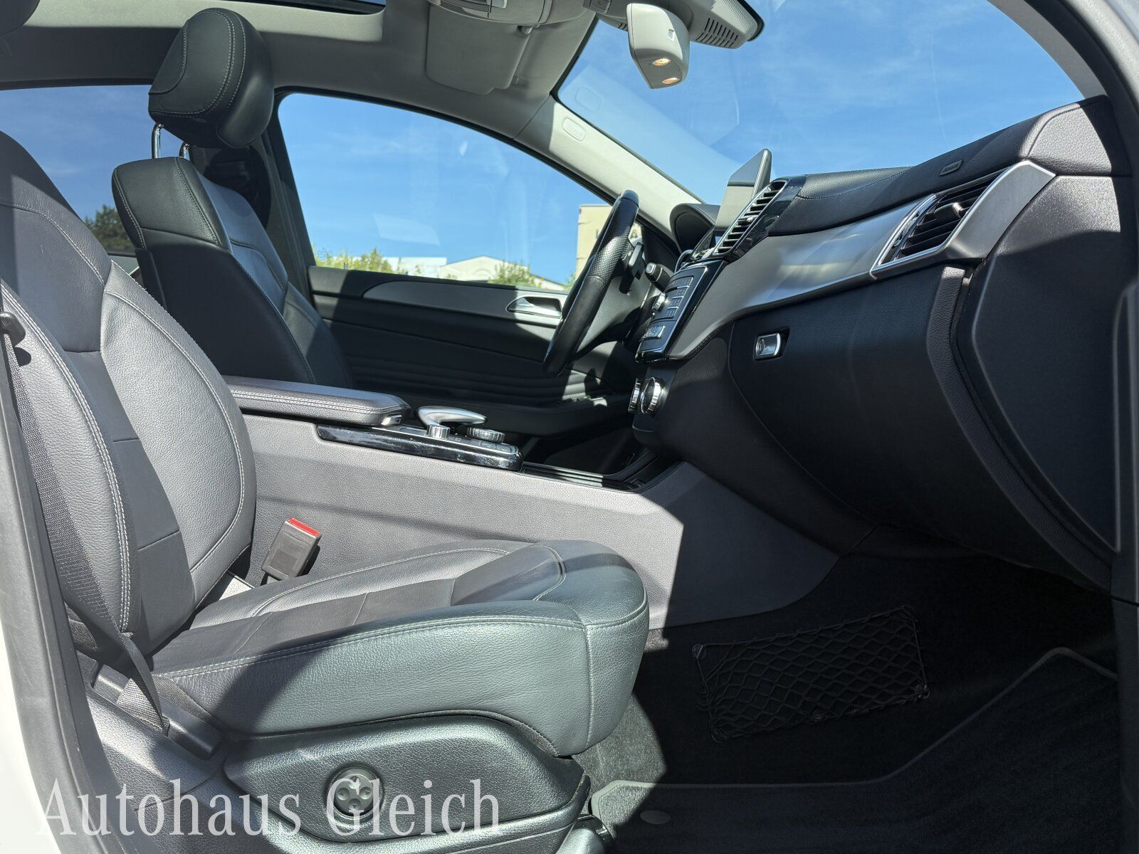 Fahrzeugabbildung Mercedes-Benz GLE 400 AMG Line 4Matic (EURO 6d-TEMP) COMAND AP