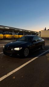 BMW 325i M Paket Automatik E92 - BMW 325 Coupé 325i m paket mit Benzin-Antrieb