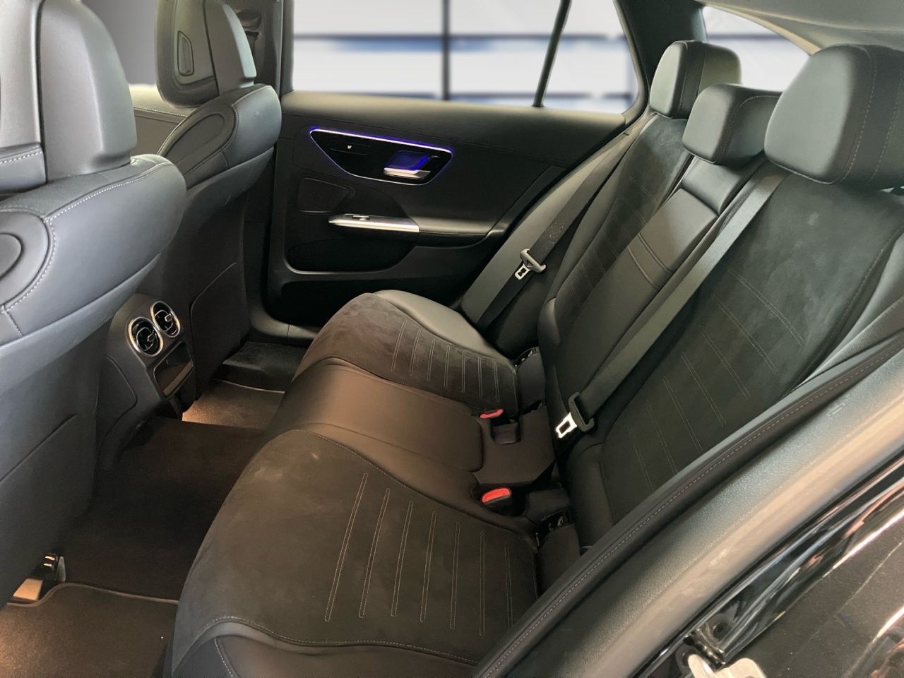 Fahrzeugabbildung Mercedes-Benz C 300 e T AMG+AHK+AMBIENTE+LENKRADHEIZ+19''+