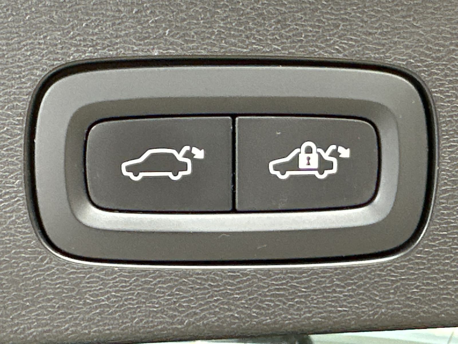 Fahrzeugabbildung Volvo V60 T6 AWD Recharge Inscription NAV+LED+ACC+AHK