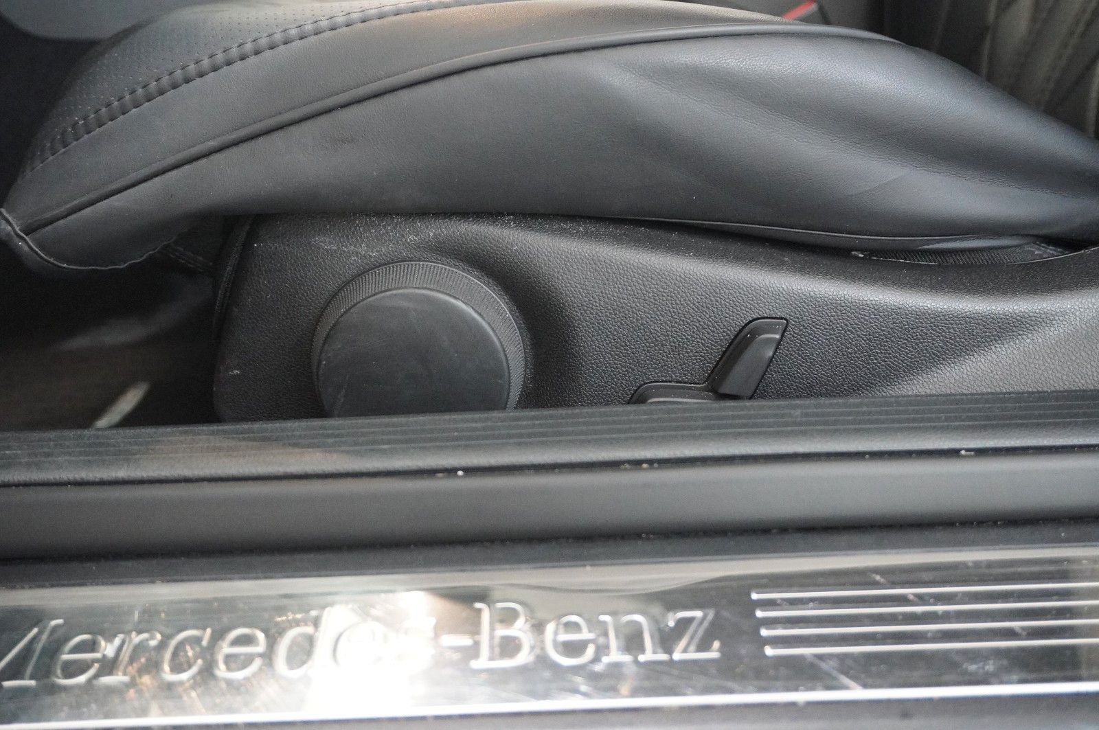 Fahrzeugabbildung Mercedes-Benz E 200 COUPE AVAMTGRADE NAVI/SHZ/SPORT/PDC/TEMP.