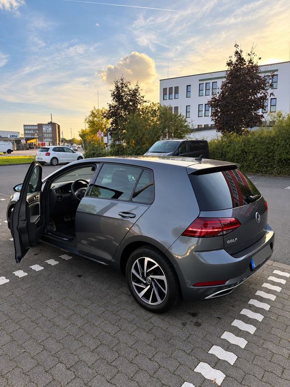 Image of Volkswagen Golf