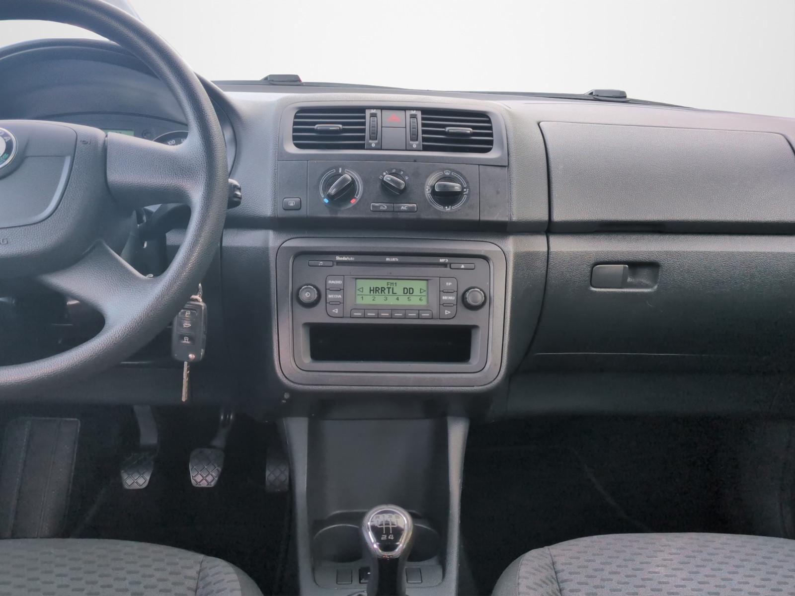 Skoda Fabia 2011 — photo 16