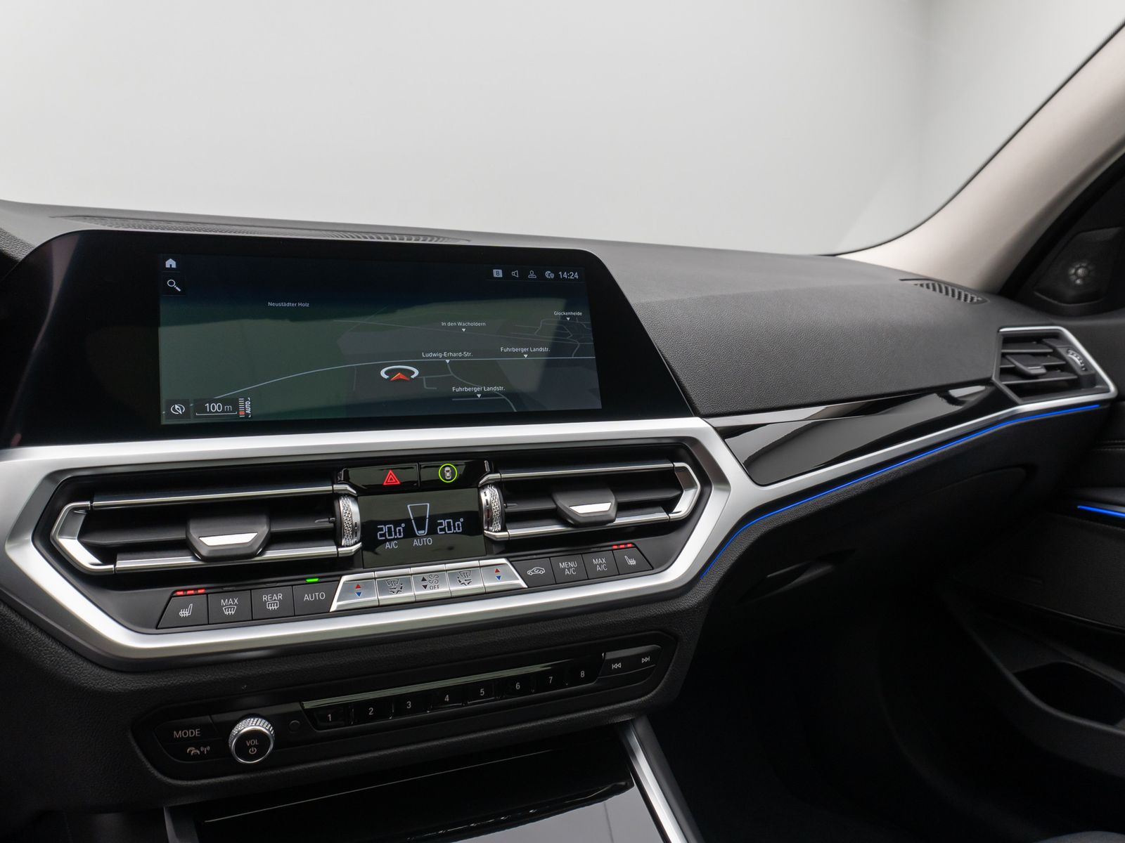 Fahrzeugabbildung BMW 330d xD Sport Line Kamera Panorama HUD DAB H/K