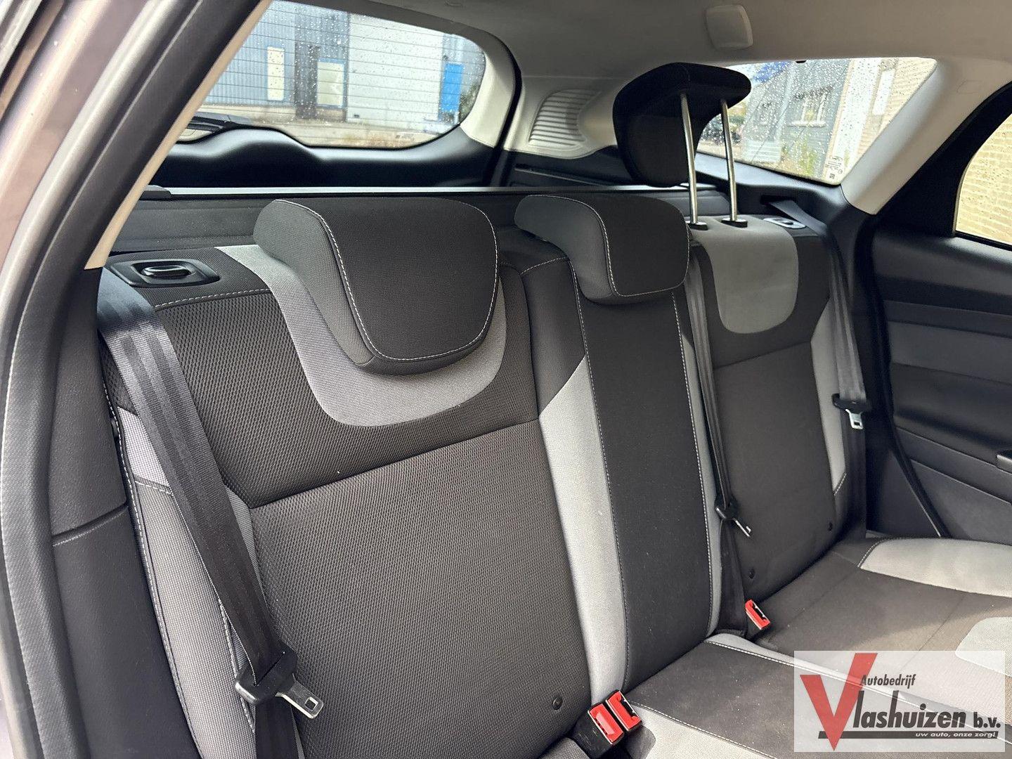 Ford Focus 2012 — photo 18