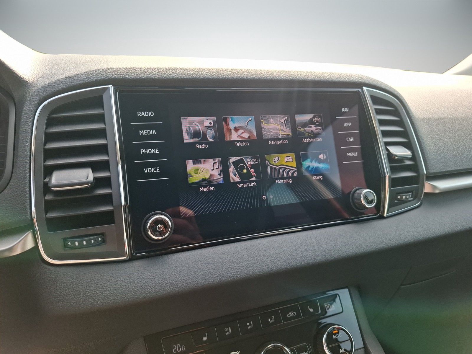 SKODA Karoq 1.5 TSI Selection DSG / KLIMA / NAVI / KAM - Image 13