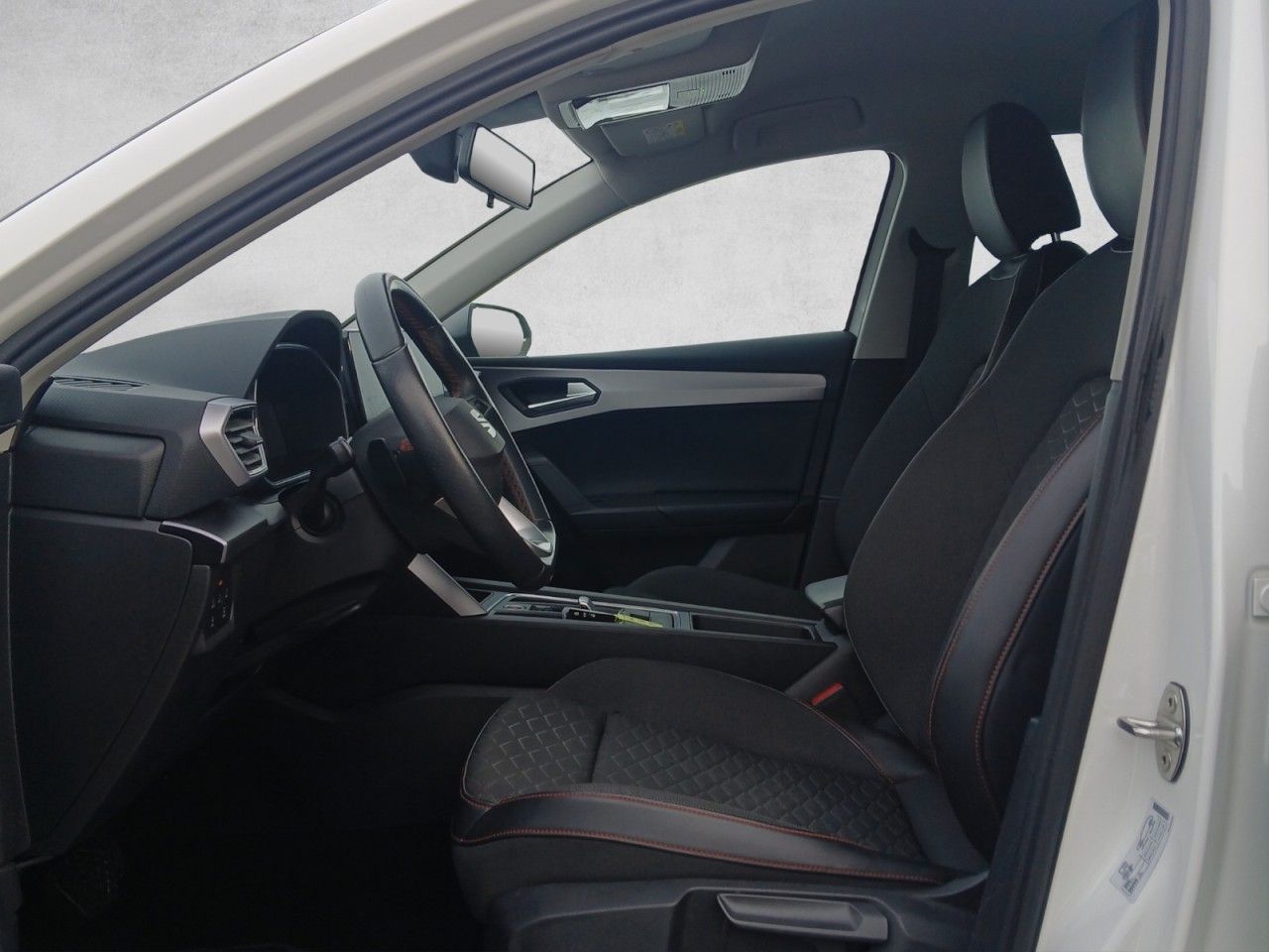 Fahrzeugabbildung SEAT Leon FR e-Hybrid Im Kundenauftrag! 8fach bereift