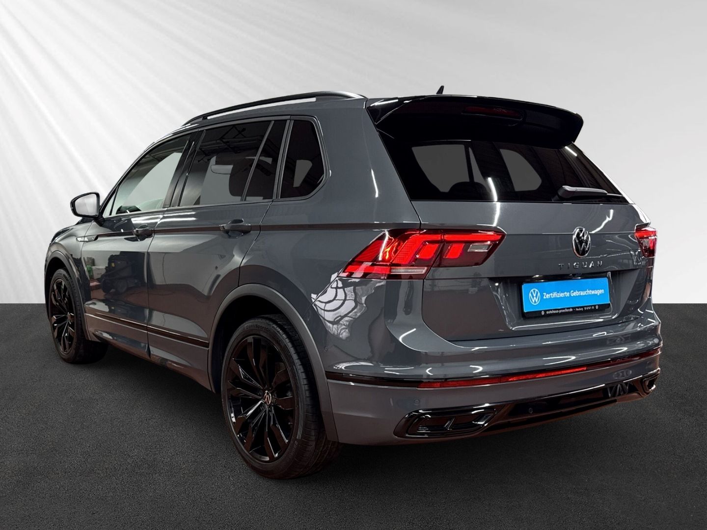 Volkswagen Tiguan 2.0 TDI R-Line DSG AHK HuD Kamera Pano foto 3