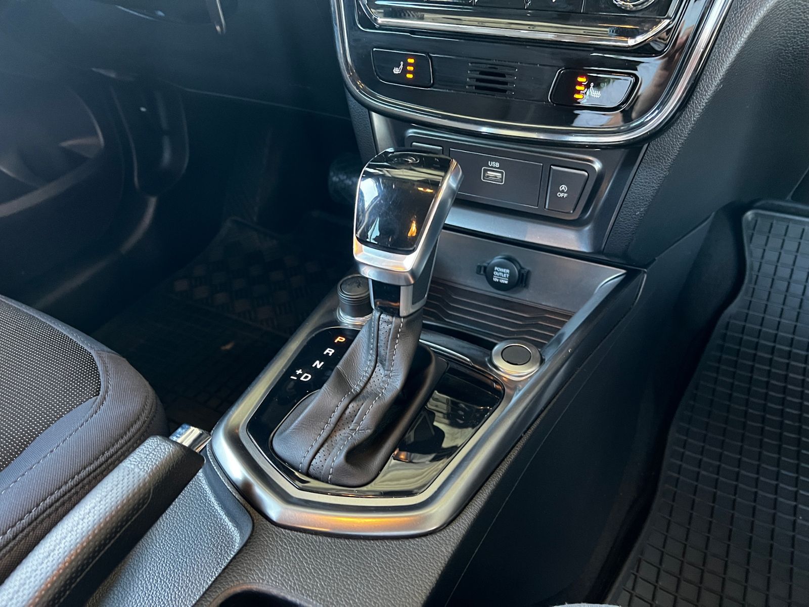 Fahrzeugabbildung Ssangyong Tivoli Grand Fizz 4x2 AHK RFK LED NAV