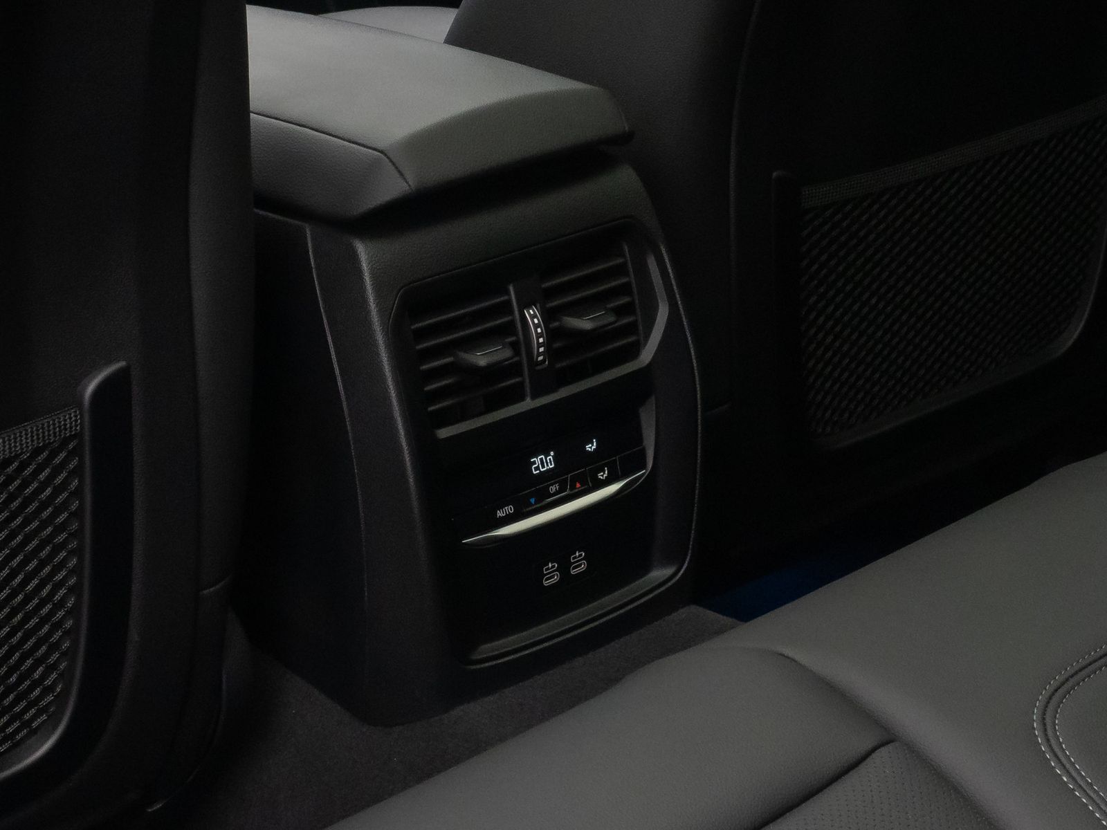 Fahrzeugabbildung BMW 320d xD M Sport 360° HUD DAB AHK Alarm Panorama