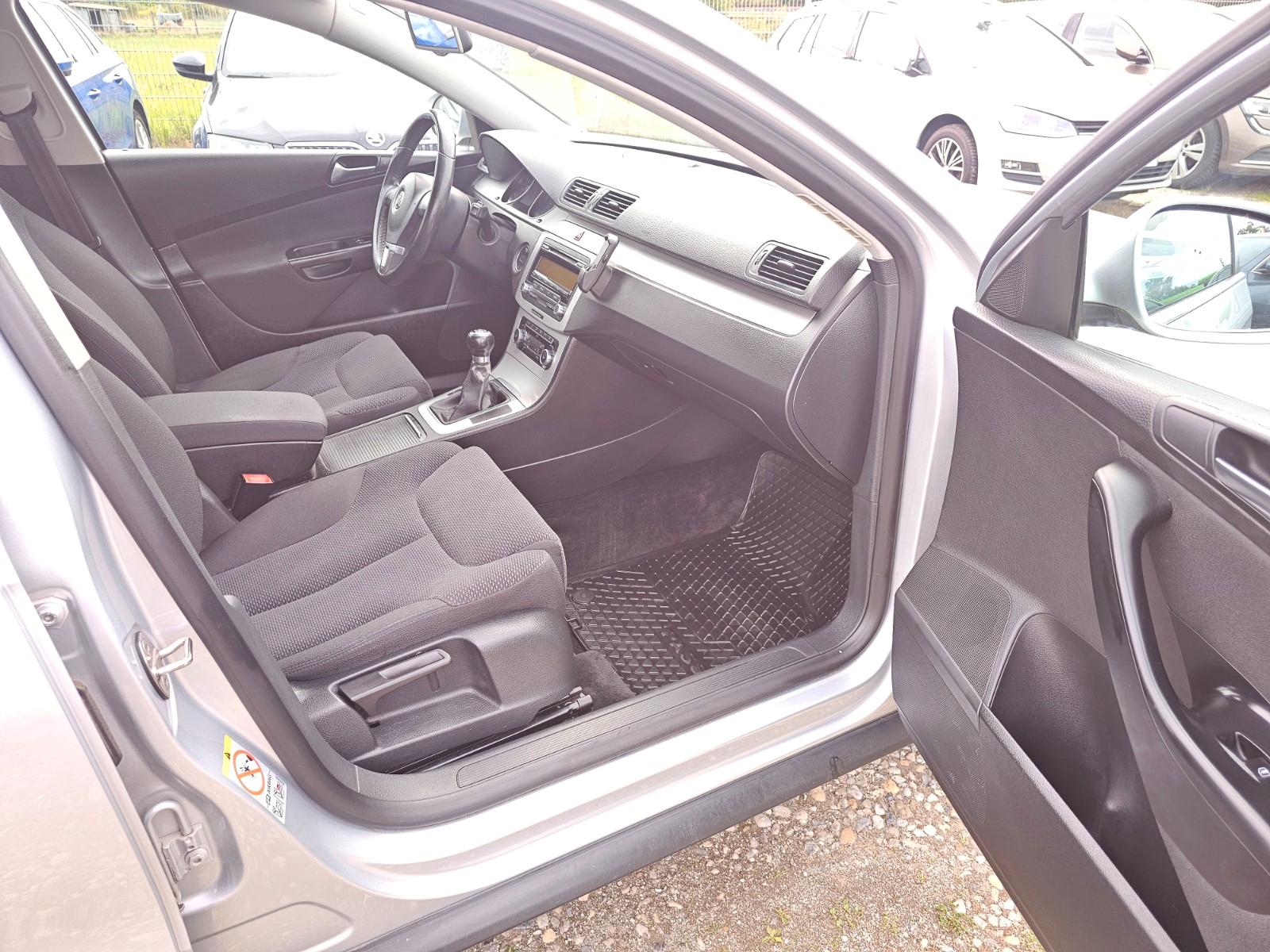 Volkswagen Passat 2010 — photo 17