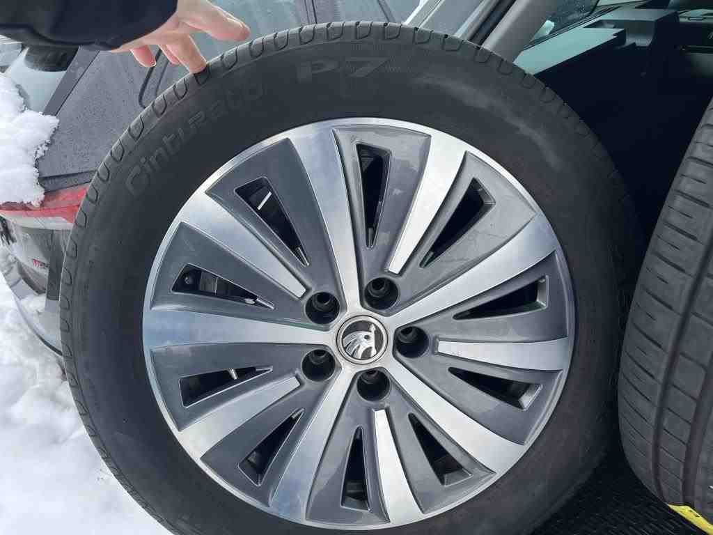 Fahrzeugabbildung SKODA Superb Combi TSI Style DSG Matrix AHK Navi AID b