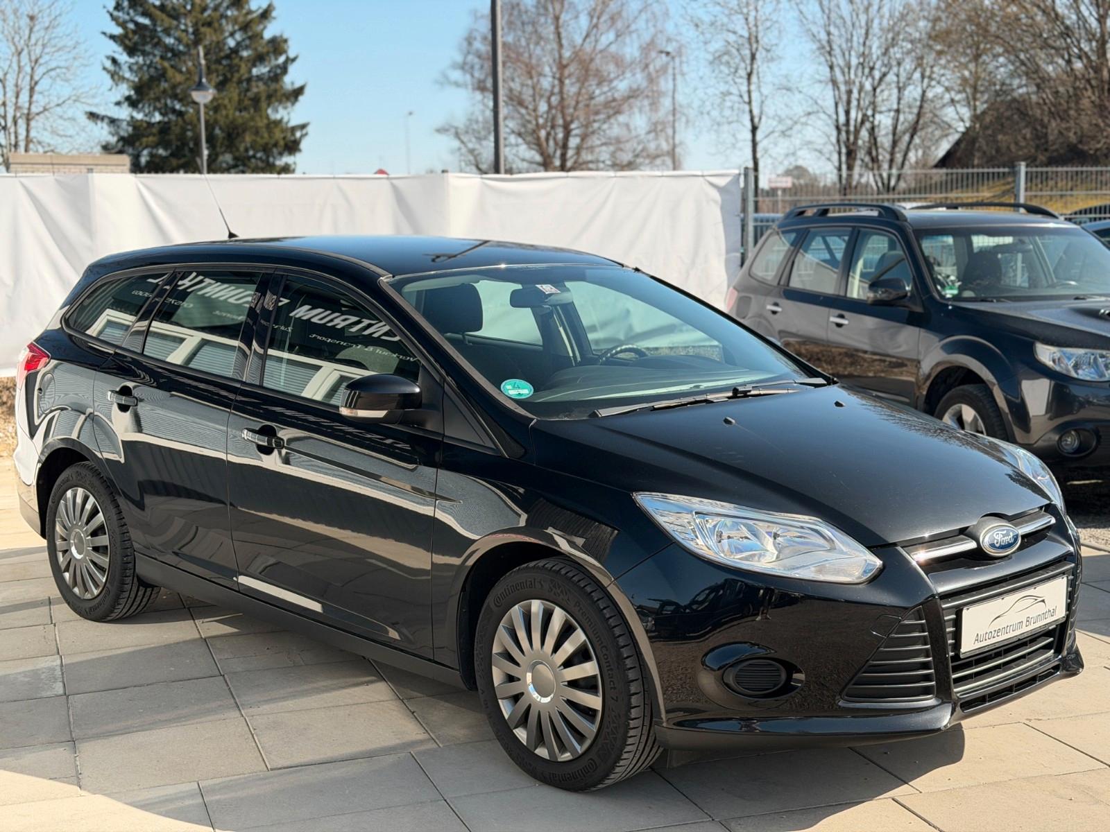 Ford Focus 2013 — interior