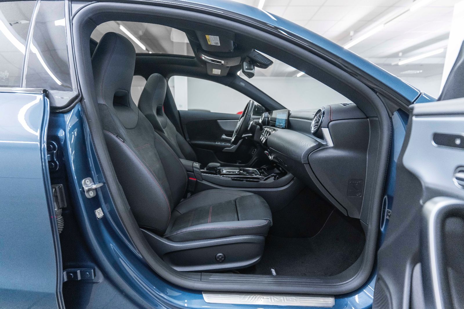 Fahrzeugabbildung Mercedes-Benz CLA 45 AMG 4MATIC 360° LED ALC AMBIENTE SZH NAV