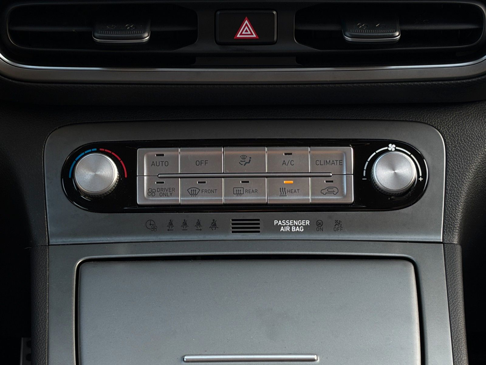 Fahrzeugabbildung Hyundai KONA E Select ACC PDC LFA LKA SHZ LHZ CarPlay