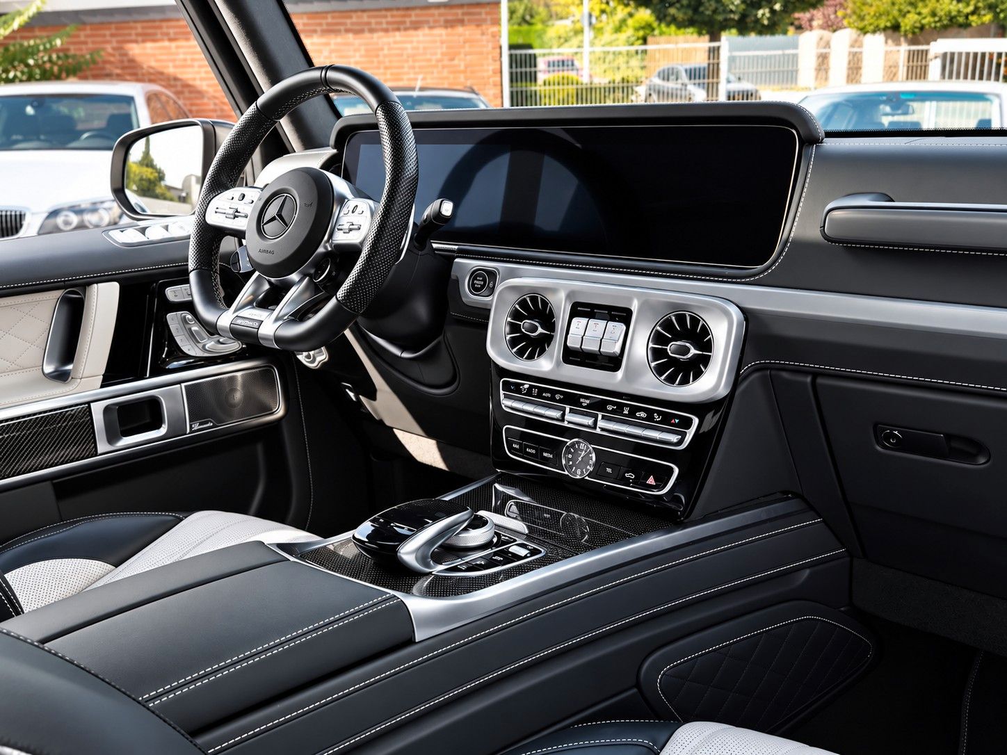 Fahrzeugabbildung Mercedes-Benz G 63 AMG Designo+Manufaktur/Carbon/StdHzg