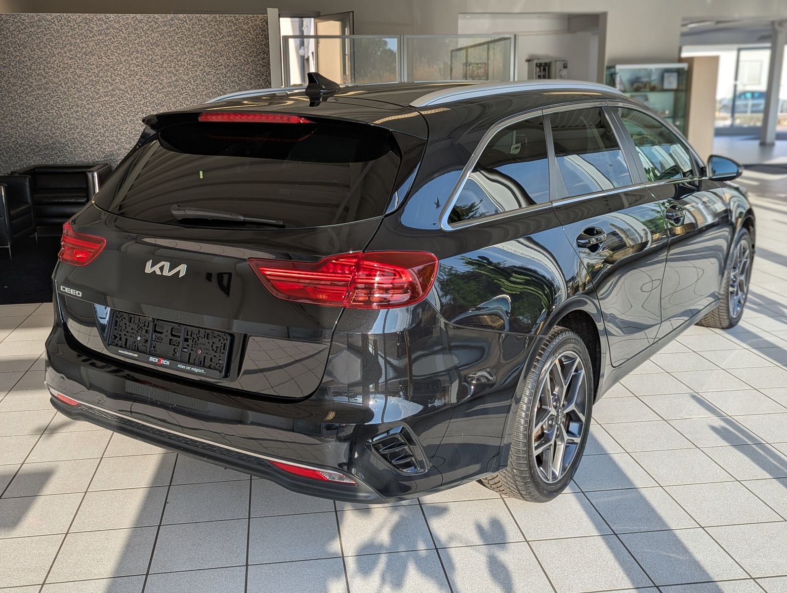 Fahrzeugabbildung Kia cee'd Sportswagon 1.5 Ultim Style-Pak JBL ACC 7J