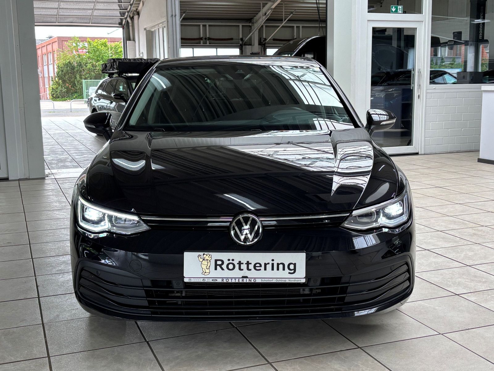 Fahrzeugabbildung Volkswagen Golf VIII Life + LED+NAVI+SHZ+LHZ+GJR