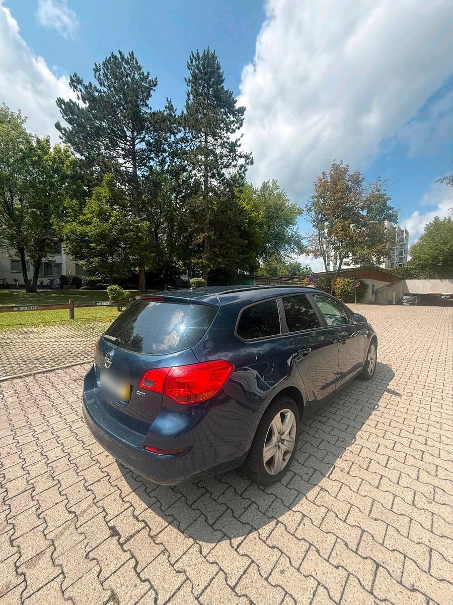 Opel Astra 2012 — engine 120 HP (88kW)