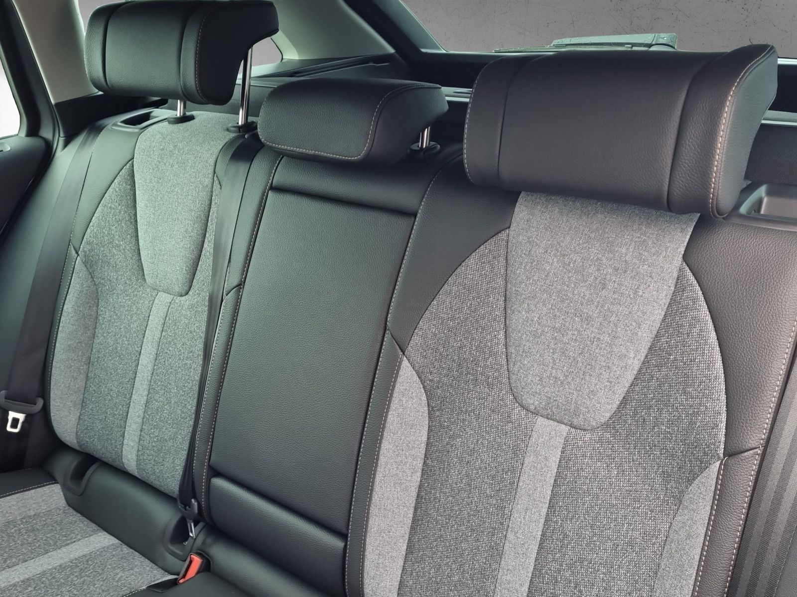 Fahrzeugabbildung SKODA Octavia Combi Tour 2,0 TDI AKH Licht+Sicht+