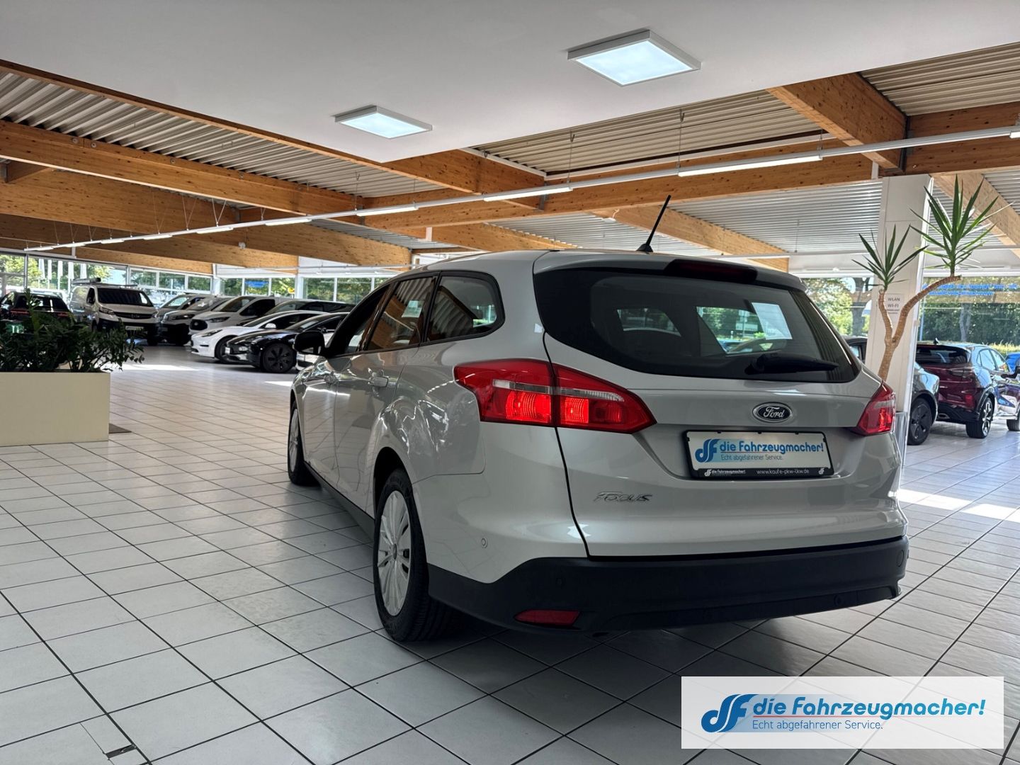 Fahrzeugabbildung Ford Focus Turnier Business 1.5 TDCi Navi Apple CarPl