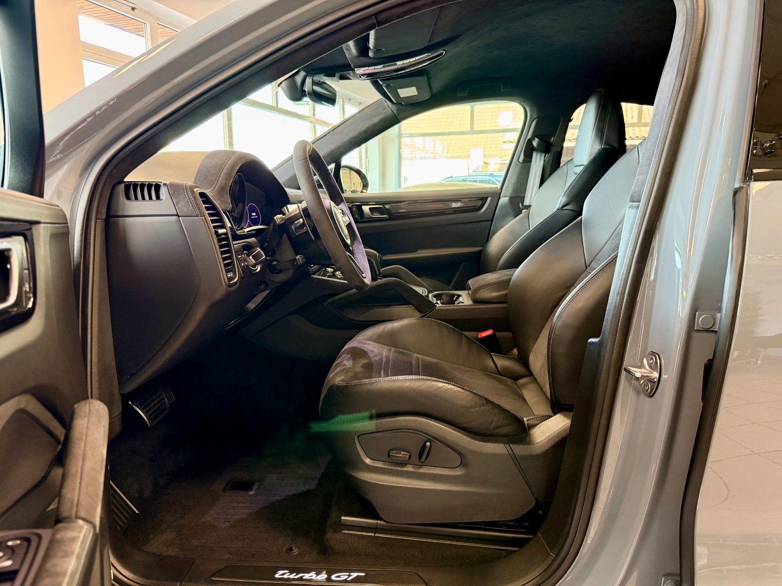 Fahrzeugabbildung Porsche Cayenne Turbo GT ACC / HeadUp / 22Zoll / Keyless