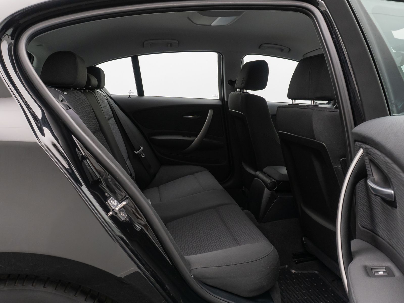 Fahrzeugabbildung BMW 116i PDC AHK Klimaanlage Alarm Start-StopAut LM