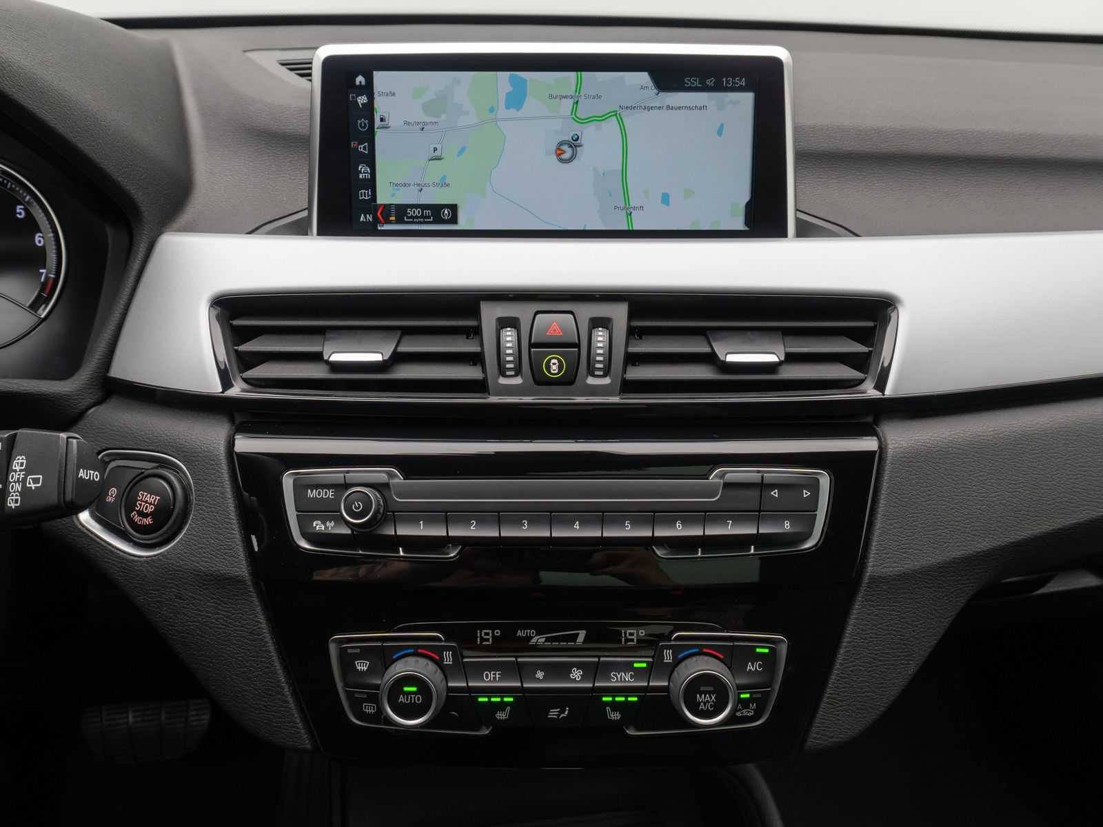 Fahrzeugabbildung BMW X1 sD18i Panorama Kamera DAB Navi Komfort Leder