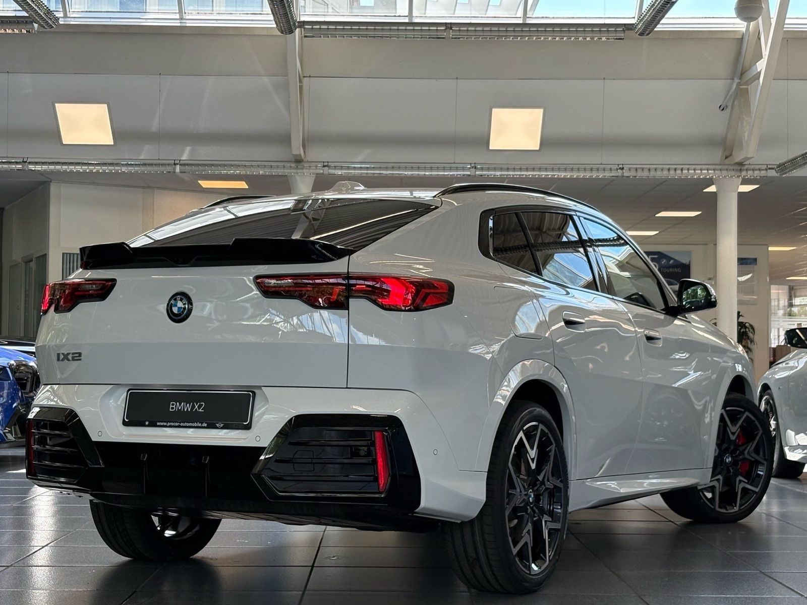 BMW iX2 - Bild 2