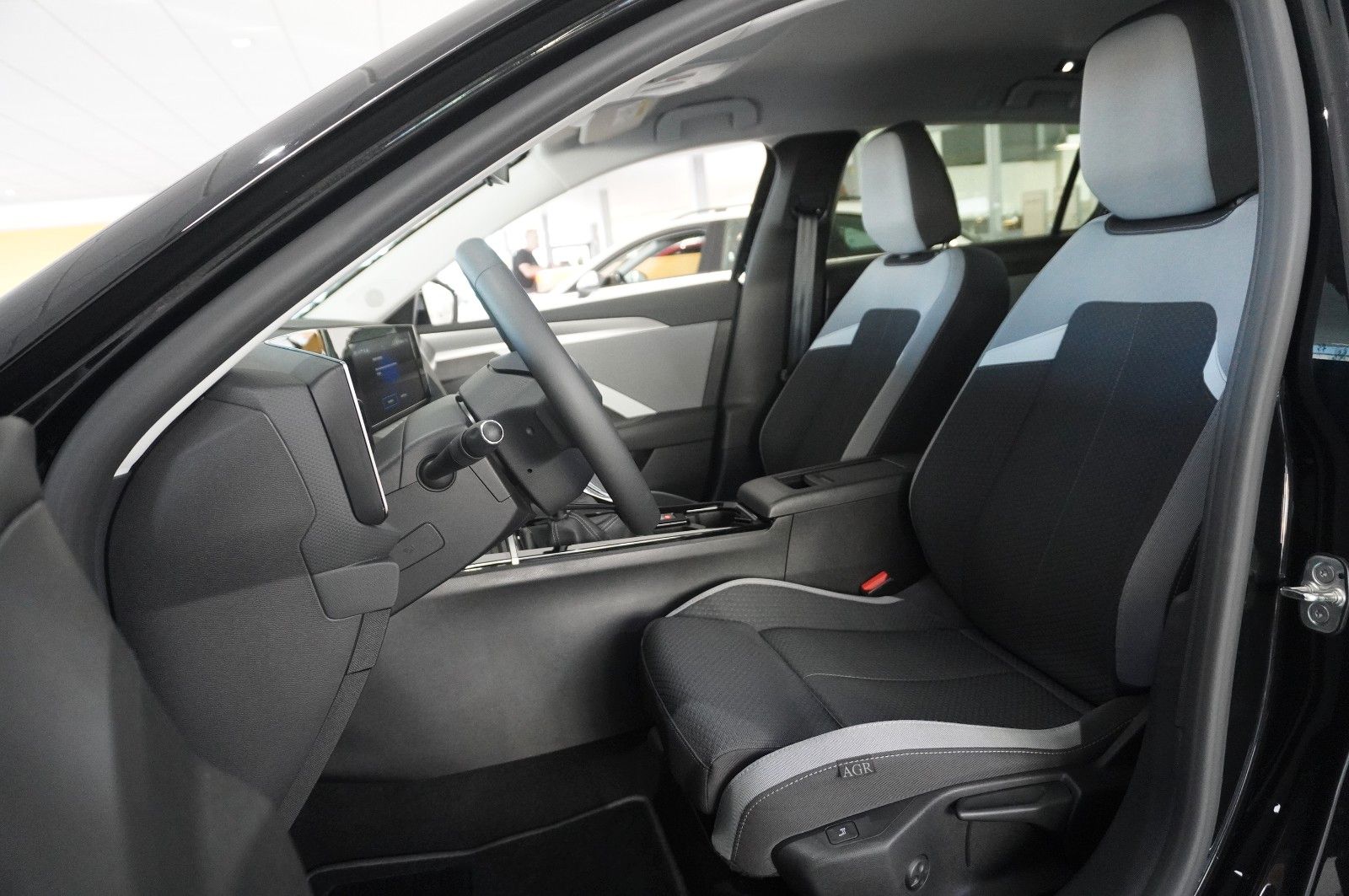 Fahrzeugabbildung Opel Astra L ST 1.2T  LED/NAVI/SHZ/ALU16/KAMERA/ALLWE