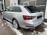 Skoda Superb Combi L&K 4x4/1.HD/MWST/NAVI/KAMERA/eSD - Skoda Superb: Standheizung