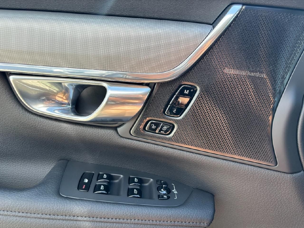 Fahrzeugabbildung Volvo V90 Kombi Inscription Expression Recharge Plug-I