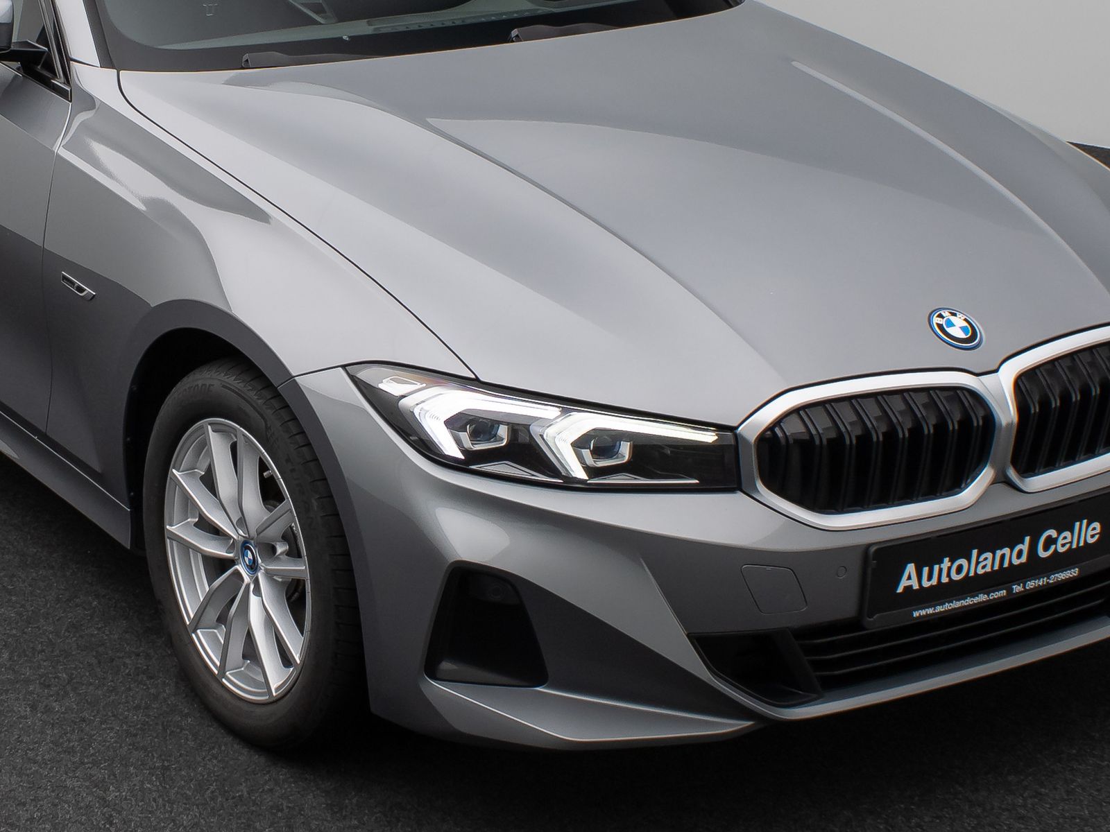 Fahrzeugabbildung BMW 320e DAB HUD Komfort LED Sport Stop&Go 17Zoll