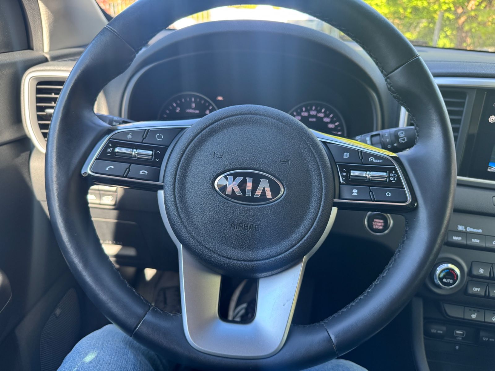Fahrzeugabbildung Kia Sportage 1.6 CRDi Black Edition Panorama+LED+JBL