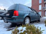 Volkswagen Golf 1.4 benzin - Volkswagen Golf aus 2001: Kombi