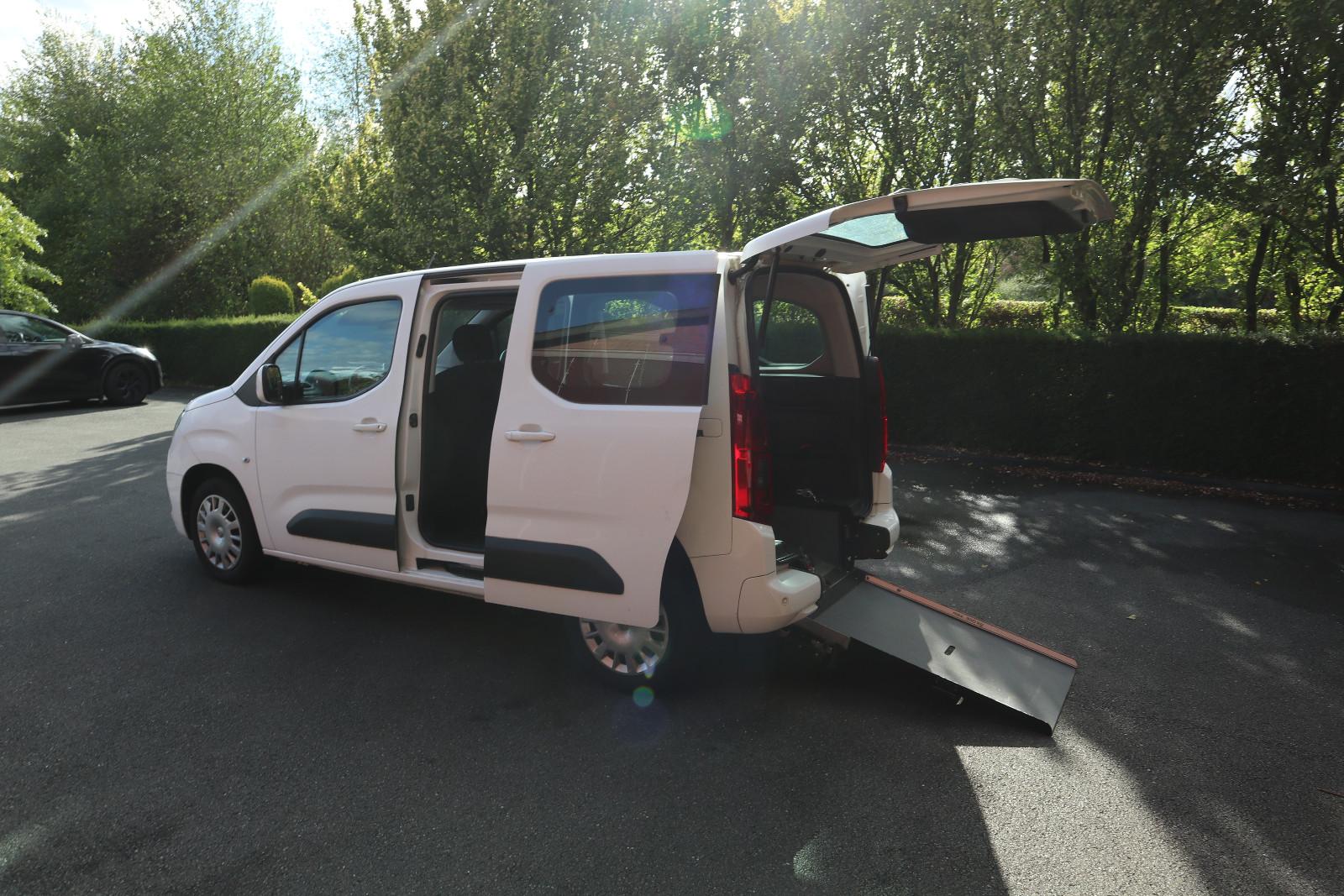 Opel Combo Life 1.5 Diesel Edition*rollstuhlgerecht*