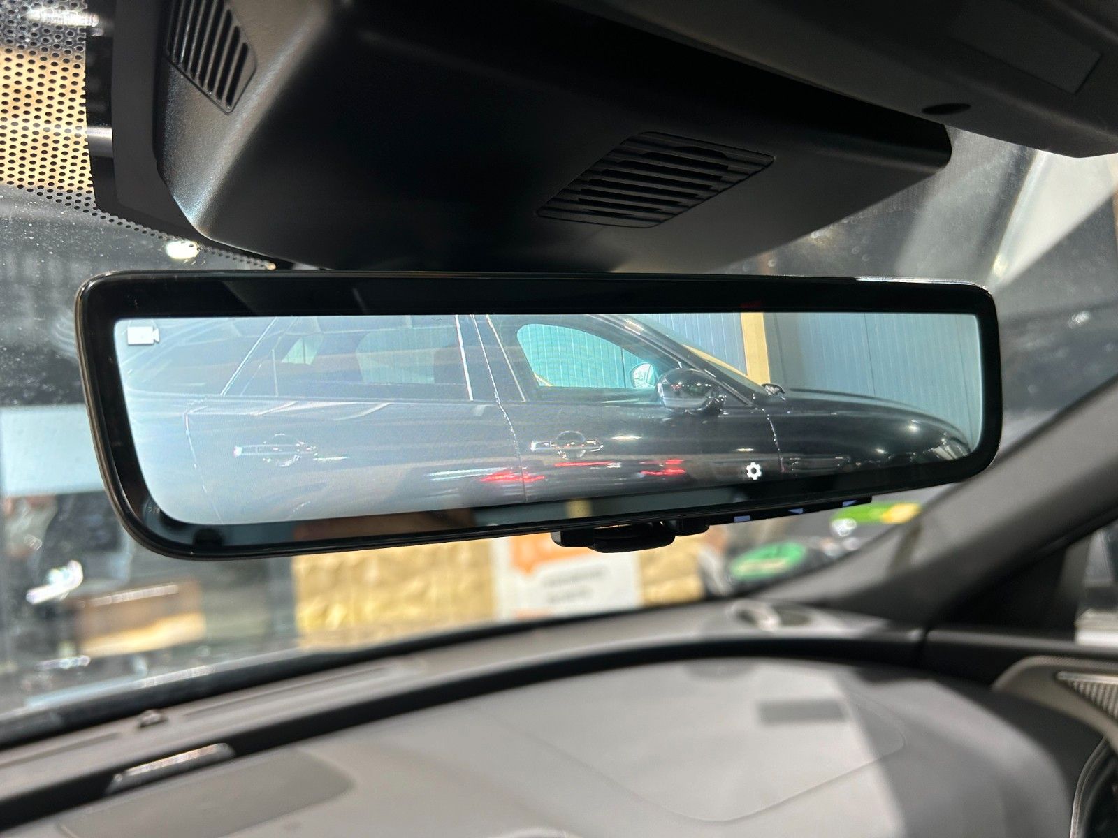 Fahrzeugabbildung Jaguar XE R-Dynamic SE AWD/HEAD-UP/KAMERA/NAVI/APPLE