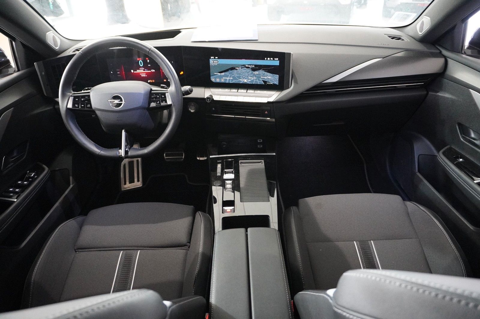 Fahrzeugabbildung Opel Astra L Lim. 1.6 HYBRID GS SPORT NAVI/360°/SPORT