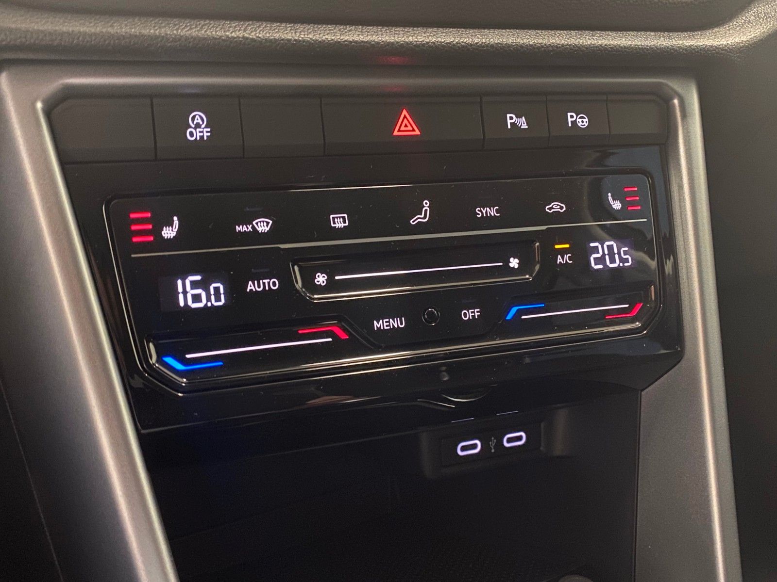 Fahrzeugabbildung Volkswagen T-Roc 1.5 TSI DSG Life+FACELIFT+NAVIGATION+KAMER