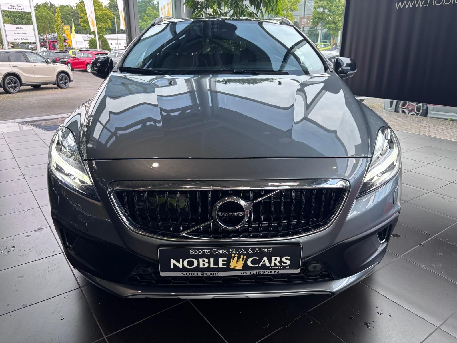 Fahrzeugabbildung Volvo V40 Cross Country Plus PANO ACC BLIS LED