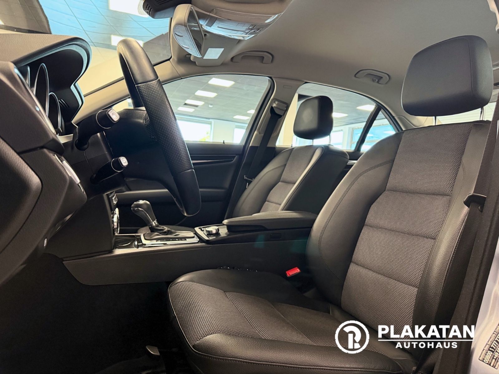 Fahrzeugabbildung Mercedes-Benz C 350 CDI Navi Tempomat Bi-Xenon MB-Service