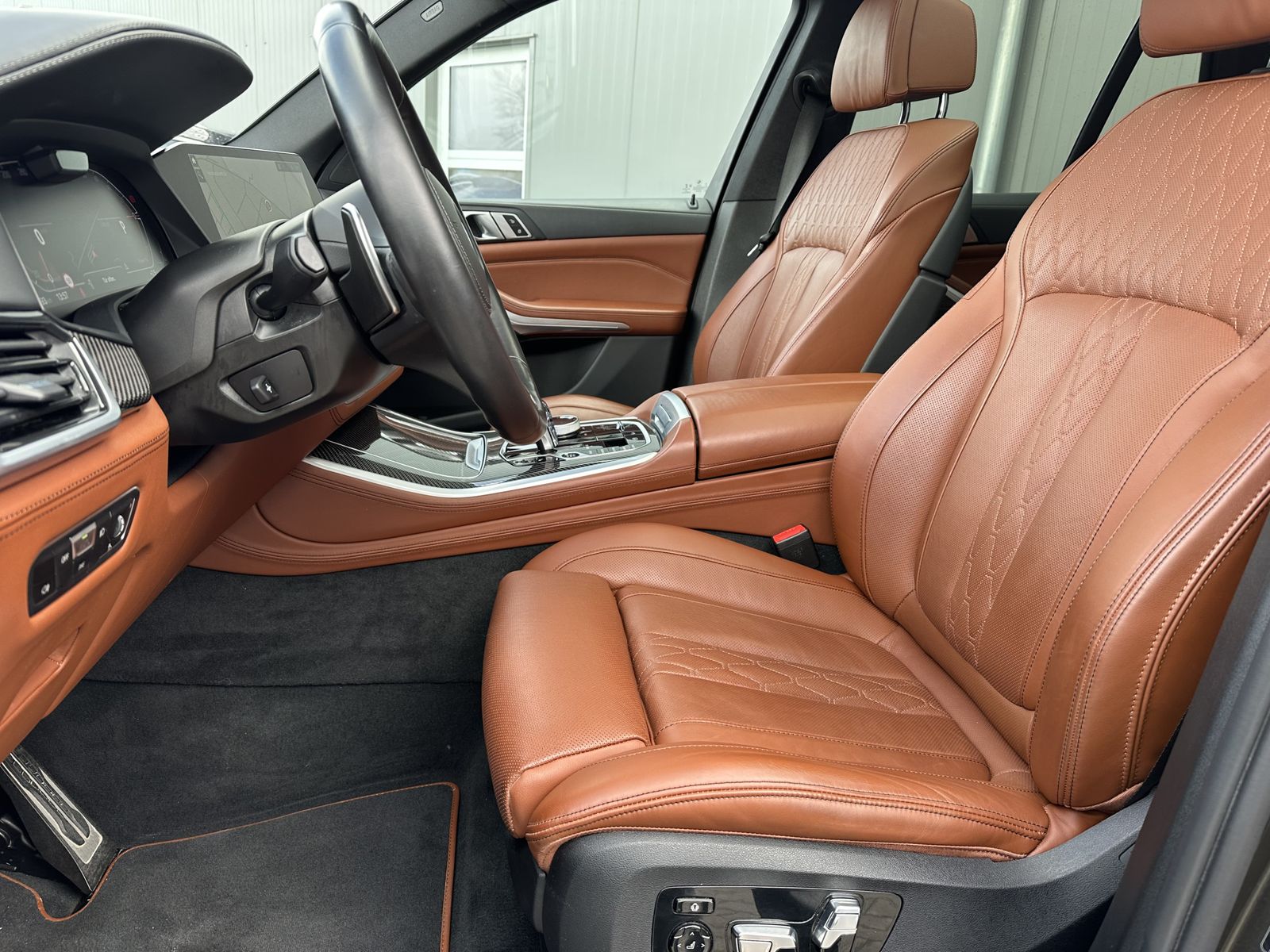 Fahrzeugabbildung BMW X5 xDrive30d M-Sport NAV+LED+AHK+360°+HUD+PANORA