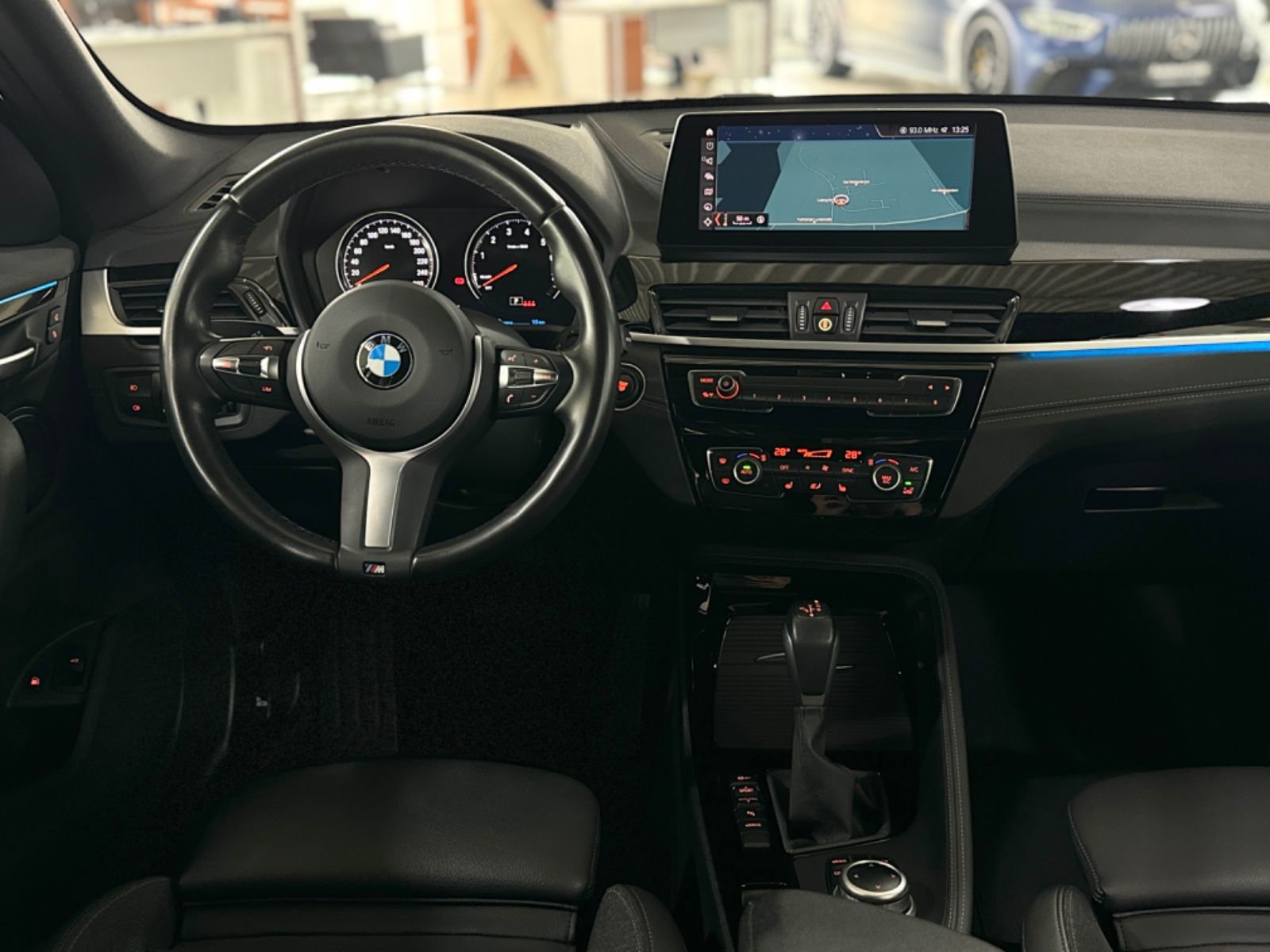 Fahrzeugabbildung BMW X1 xD25e Sport Line Kamera HUD DAB Komfort Alarm