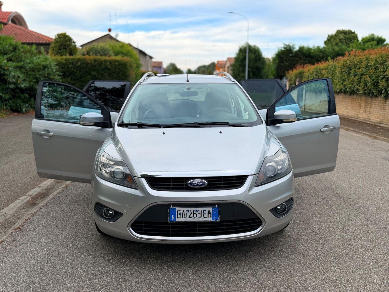 Ford Focus 2010 — photo 13