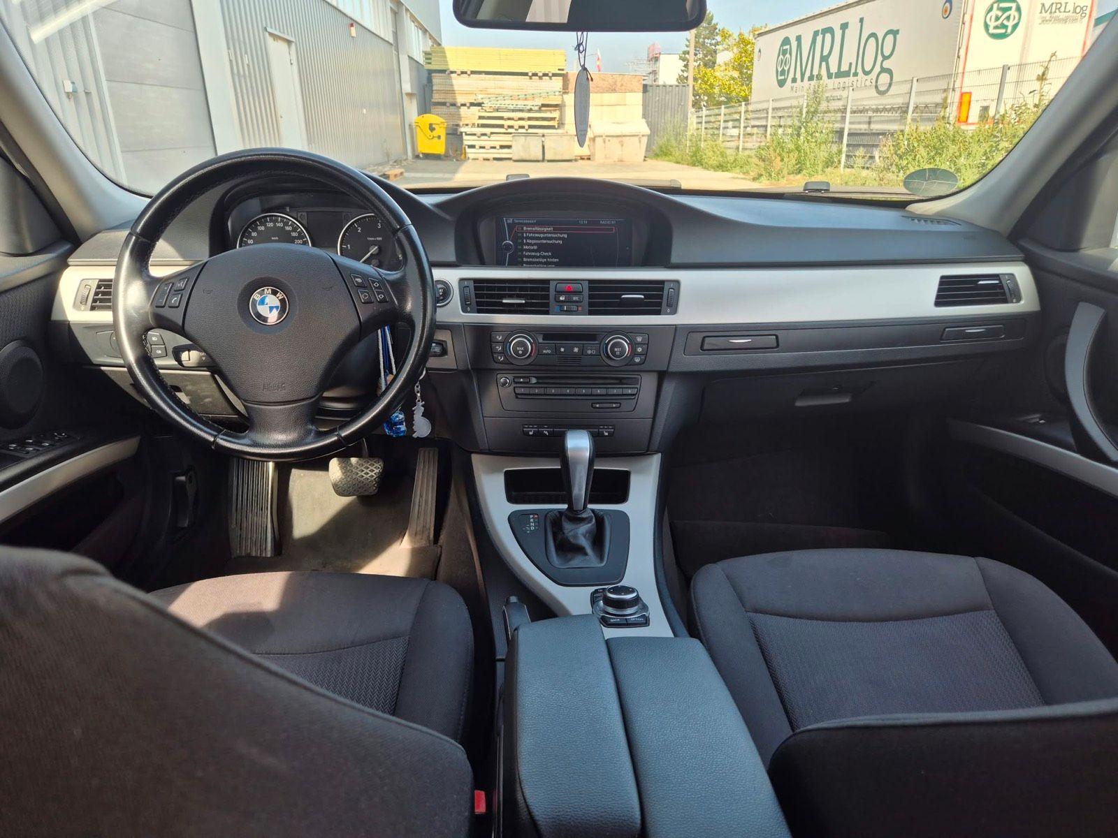BMW 320 2009 — photo 11